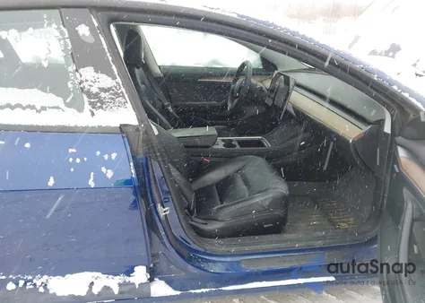 2022 Tesla Model 3 Rear-Wheel Drive z USA, uszkodzony, nr VIN 5YJ3E1EA3NF103783